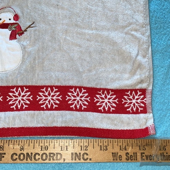 Snowman and snowflakes Christmas embroidered hand fingertip towel - Picture 8 of 9